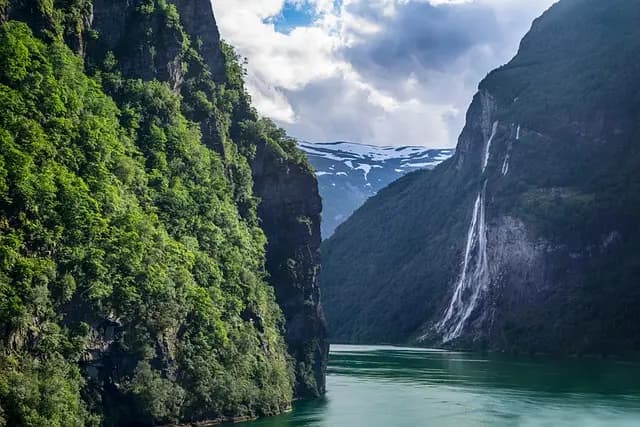 Les meilleures expériences de canyoning à essayer absolument